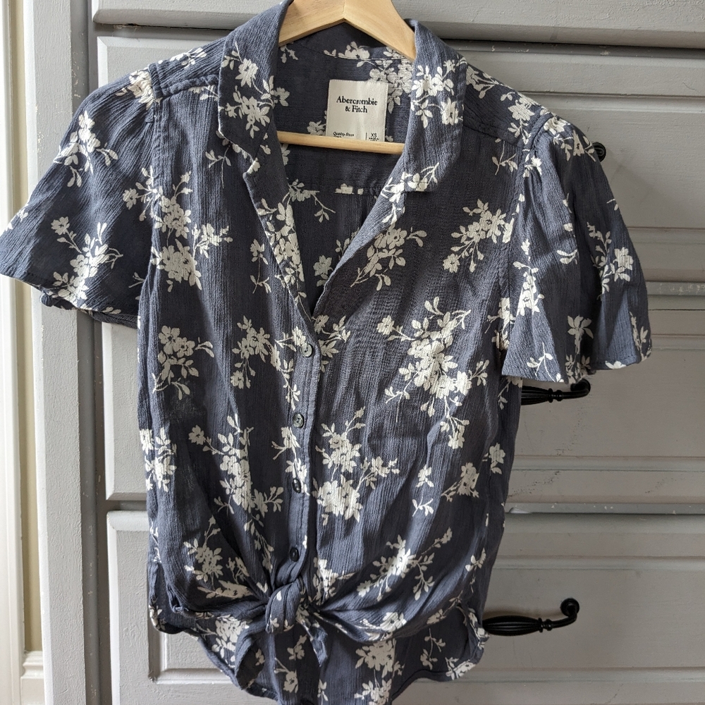 Set of 2 Abercrombie & Fitch Boho Summer Shirts Blue and White Size XS Cotton